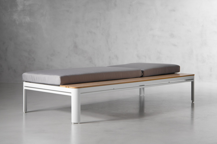 Santa Cruz Pool Lounger Sun and Pool Loungers - 1