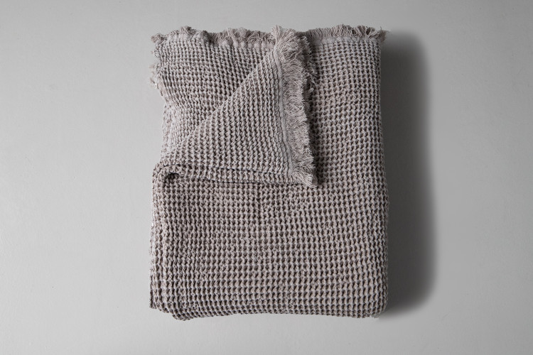 Avaria Throw - Sand Throws - 1