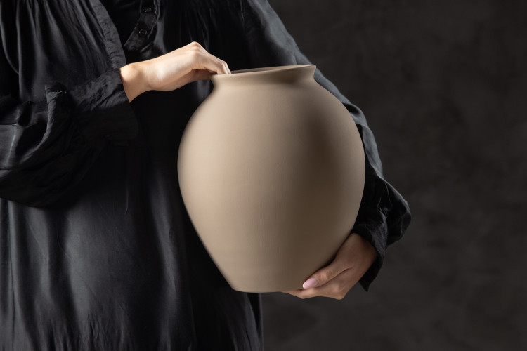 Leona Vase - Ivory Vases - 1